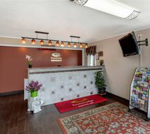 Econo Lodge In Town Lobby