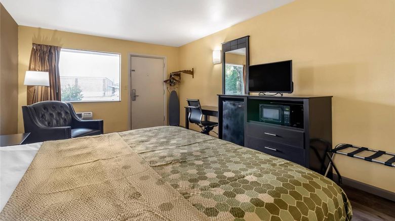 <b>Econo Lodge In Town Room</b>. Images powered by <a href="https://iceportal.shijigroup.com/" title="IcePortal" target="_blank">IcePortal</a>.