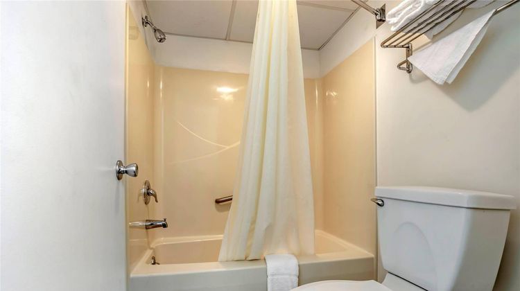 Econo Lodge In Town Room