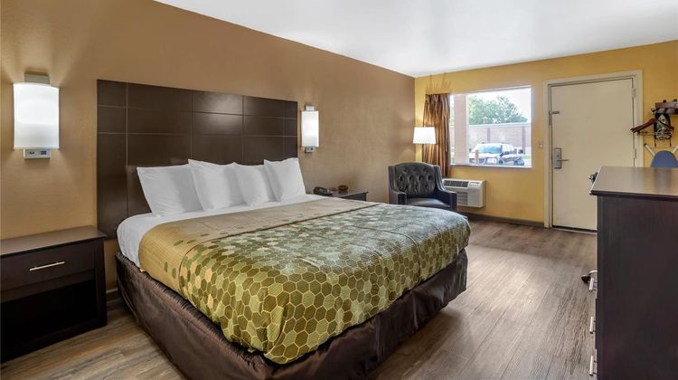 Econo Lodge In Town Room