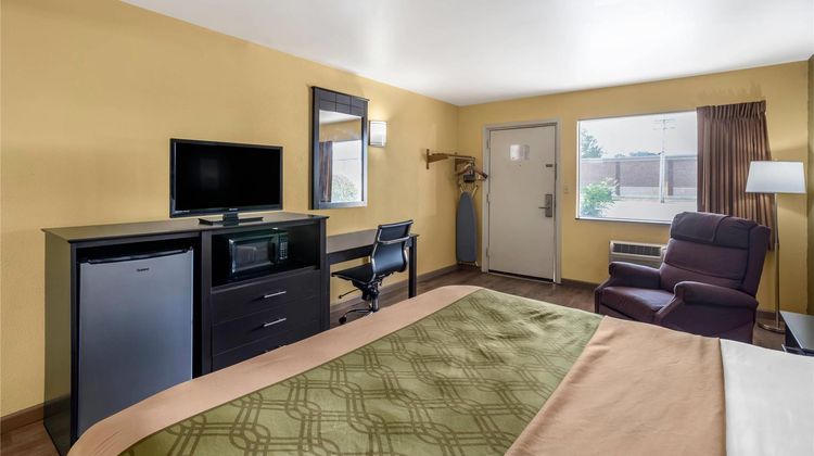 Econo Lodge In Town Room