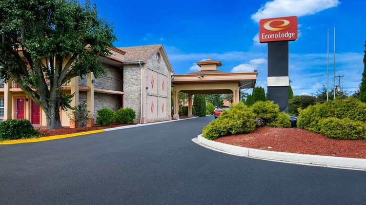 Econo Lodge Exterior