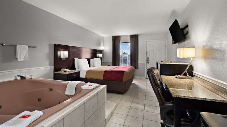 Econo Lodge Room