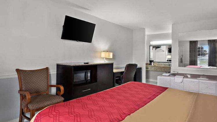Econo Lodge Room