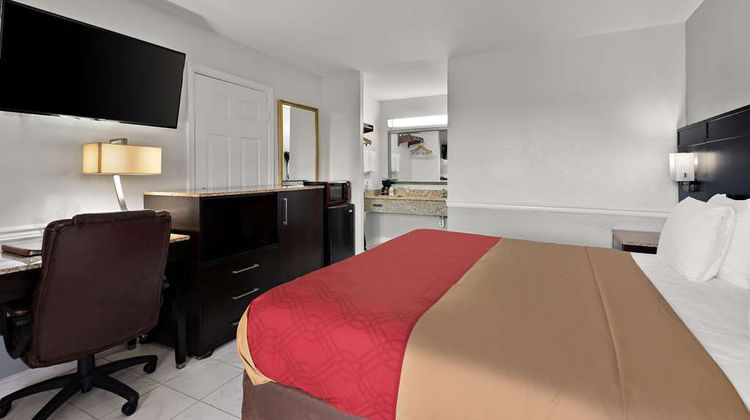 Econo Lodge Room