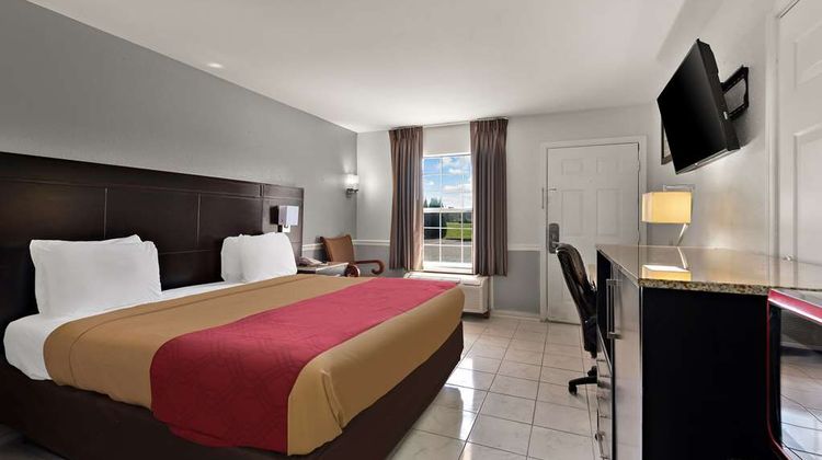 Econo Lodge Room