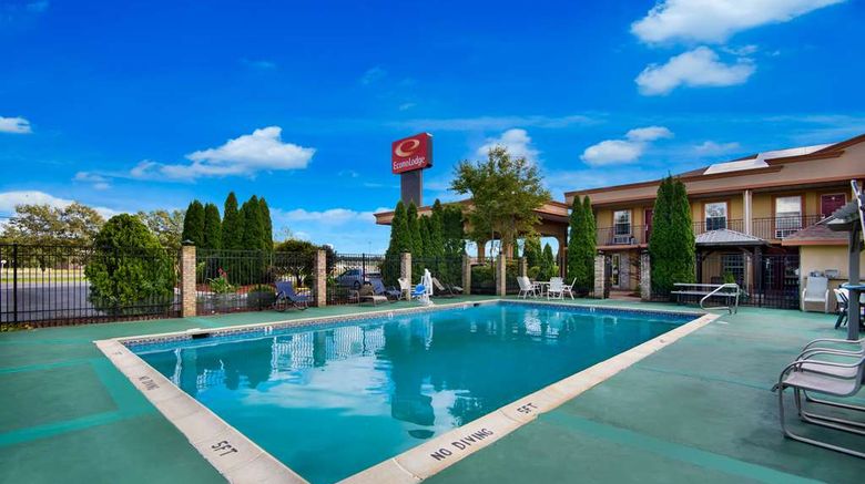 <b>Econo Lodge Pool</b>. Images powered by <a href="https://iceportal.shijigroup.com/" title="IcePortal" target="_blank">IcePortal</a>.