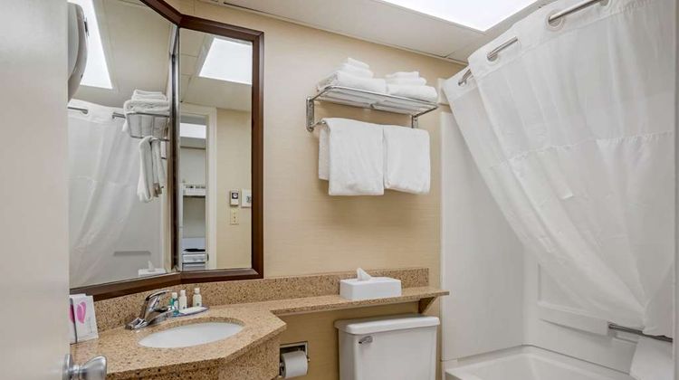 Quality Inn and Suites Ocean City Fenwick Room