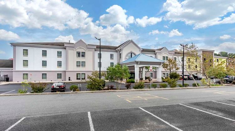 Comfort Suites Exterior