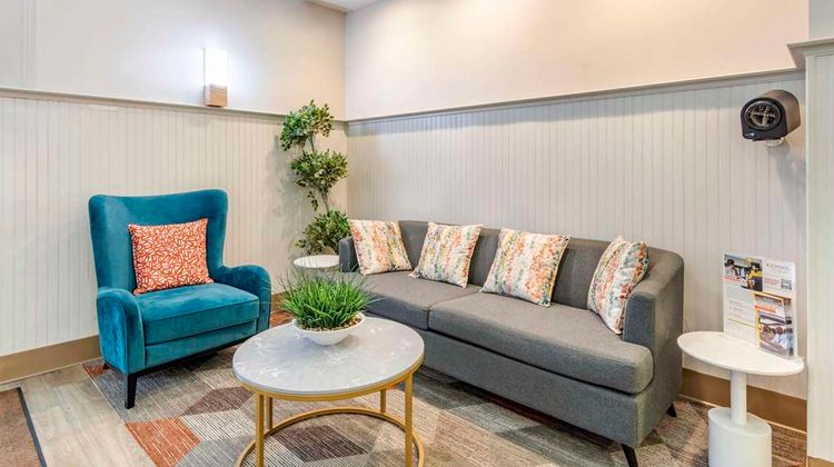 Comfort Suites Lobby