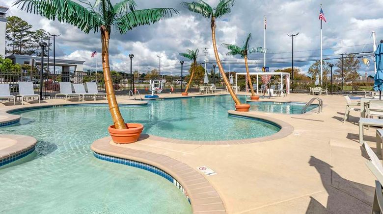 <b>Comfort Suites Pool</b>. Images powered by <a href="https://iceportal.shijigroup.com/" title="IcePortal" target="_blank">IcePortal</a>.