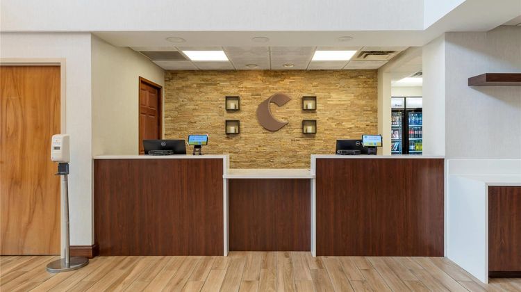 Comfort Inn & Suites Lobby