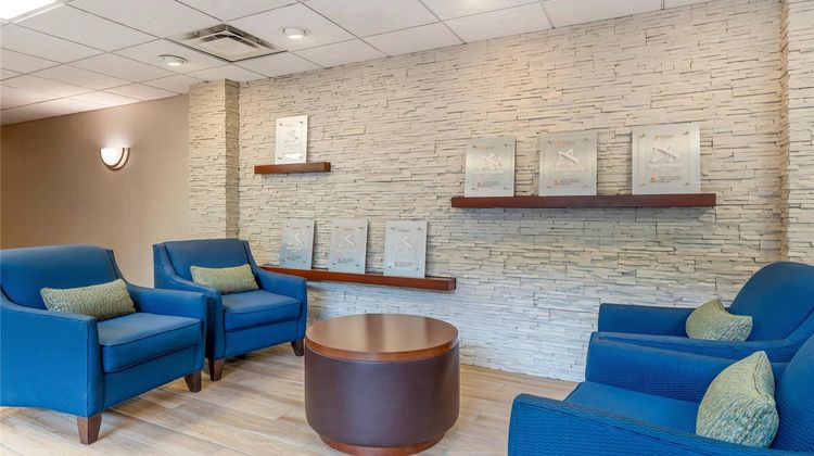Comfort Inn & Suites Lobby