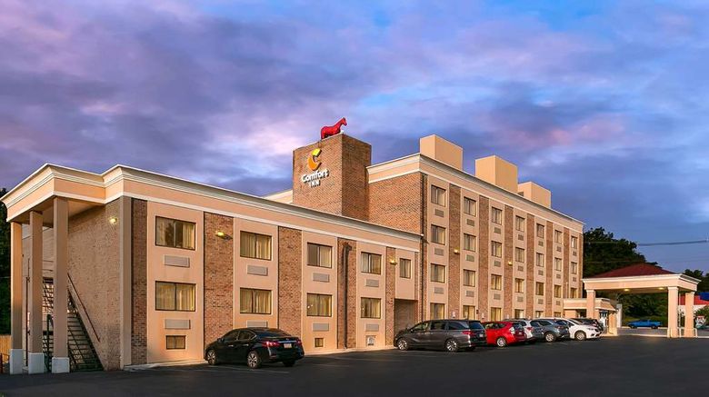 <b>Comfort Inn Red Horse Exterior</b>. Images powered by <a href="https://iceportal.shijigroup.com/" title="IcePortal" target="_blank">IcePortal</a>.