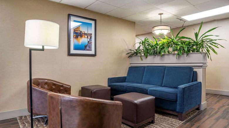 <b>Comfort Inn Towson Baltimore North Lobby</b>. Images powered by <a href="https://iceportal.shijigroup.com/" title="IcePortal" target="_blank">IcePortal</a>.