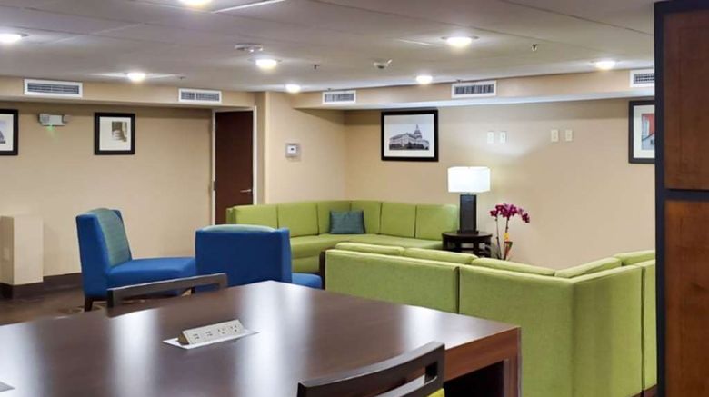 <b>Comfort Inn Lobby</b>. Images powered by <a href="https://iceportal.shijigroup.com/" title="IcePortal" target="_blank">IcePortal</a>.