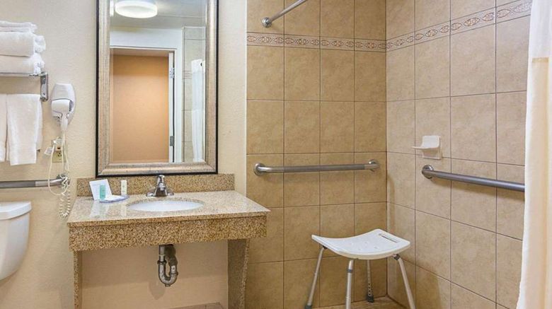 <b>Comfort Inn Room</b>. Images powered by <a href="https://iceportal.shijigroup.com/" title="IcePortal" target="_blank">IcePortal</a>.