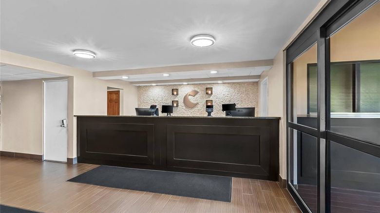 <b>Comfort Inn Lobby</b>. Images powered by <a href="https://iceportal.shijigroup.com/" title="IcePortal" target="_blank">IcePortal</a>.