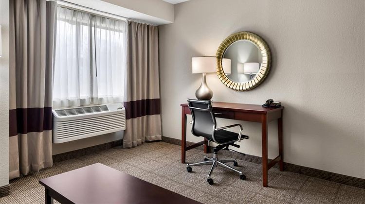 Comfort Inn and Suites North East Suite