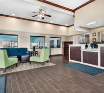 Comfort Inn and Suites North East Lobby