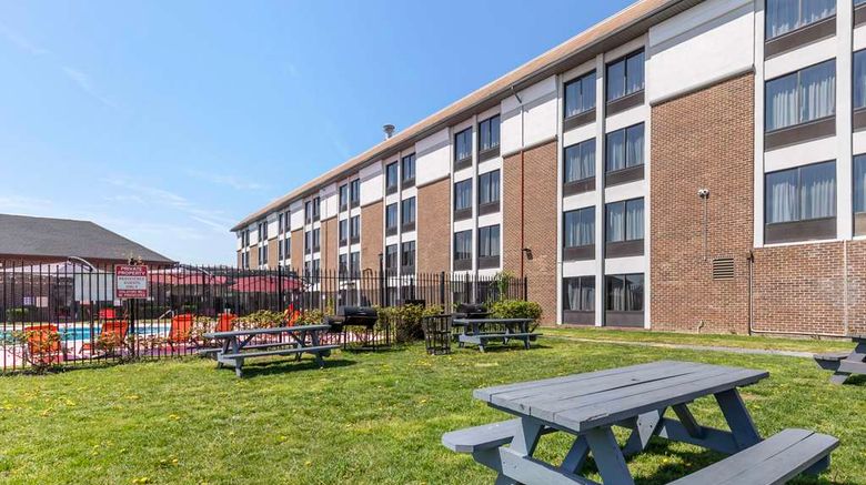 <b>Comfort Inn & Suites, Aberdeen Other</b>. Images powered by <a href="https://iceportal.shijigroup.com/" title="IcePortal" target="_blank">IcePortal</a>.