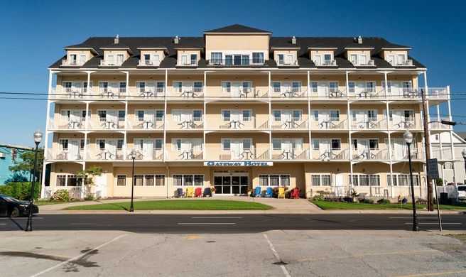 Gateway Hotel & Suites, an Ascend Hotel Exterior