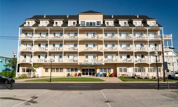 Gateway Hotel & Suites, an Ascend Hotel