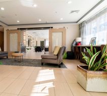 Gateway Hotel & Suites, an Ascend Hotel Lobby