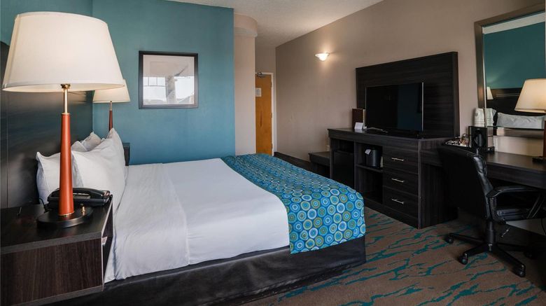 <b>Gateway Hotel & Suites, an Ascend Hotel Room</b>. Images powered by <a href="https://iceportal.shijigroup.com/" title="IcePortal" target="_blank">IcePortal</a>.