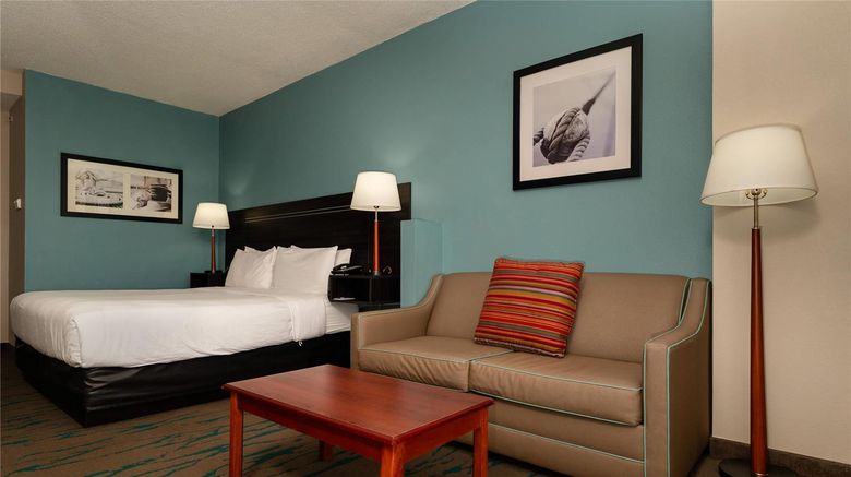 <b>Gateway Hotel & Suites, an Ascend Hotel Suite</b>. Images powered by <a href="https://iceportal.shijigroup.com/" title="IcePortal" target="_blank">IcePortal</a>.