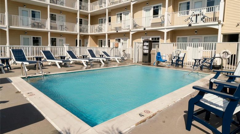 <b>Gateway Hotel & Suites, an Ascend Hotel Pool</b>. Images powered by <a href="https://iceportal.shijigroup.com/" title="IcePortal" target="_blank">IcePortal</a>.