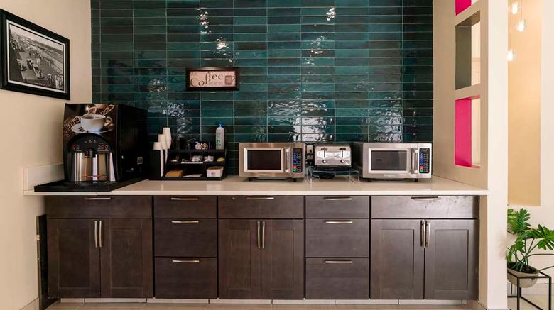 <b>Gateway Hotel & Suites, an Ascend Hotel Restaurant</b>. Images powered by <a href="https://iceportal.shijigroup.com/" title="IcePortal" target="_blank">IcePortal</a>.