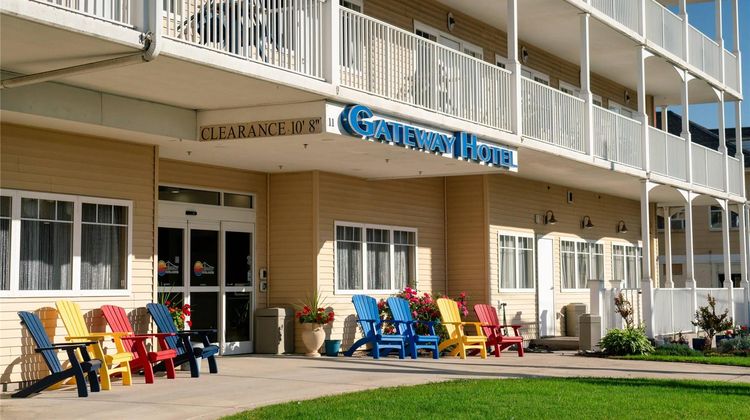 Gateway Hotel & Suites, an Ascend Hotel Exterior
