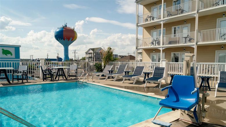 <b>Gateway Hotel & Suites, an Ascend Hotel Pool</b>. Images powered by <a href="https://iceportal.shijigroup.com/" title="IcePortal" target="_blank">IcePortal</a>.