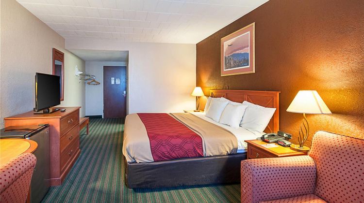 Quality Inn Near Pimlico Racetrack Room