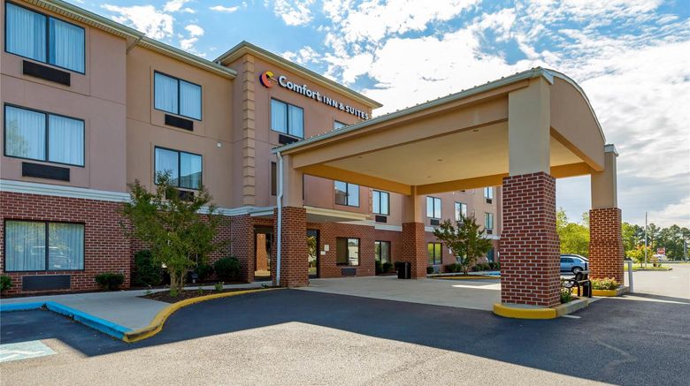 <b>Comfort Inn & Suites Cambridge Exterior</b>. Images powered by <a href="https://iceportal.shijigroup.com/" title="IcePortal" target="_blank">IcePortal</a>.