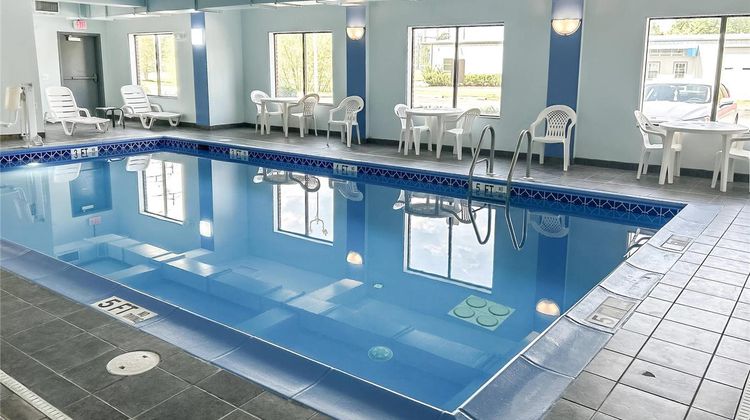 Comfort Inn & Suites Cambridge Pool