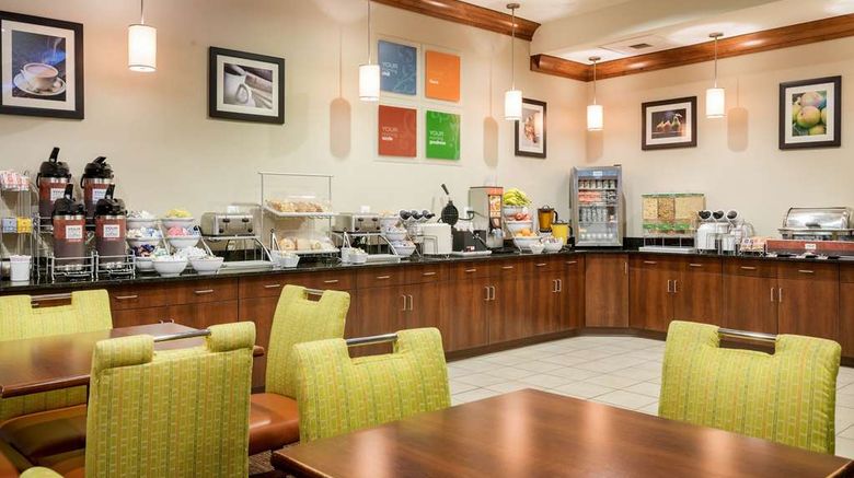 <b>Comfort Inn & Suites Restaurant</b>. Images powered by <a href="https://iceportal.shijigroup.com/" title="IcePortal" target="_blank">IcePortal</a>.