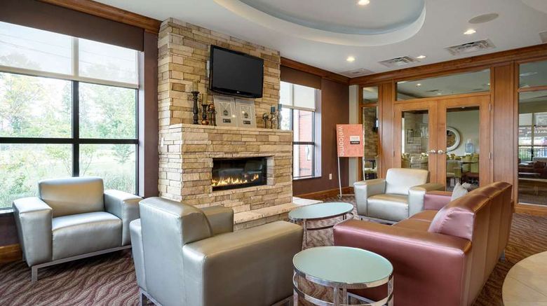 <b>Comfort Inn & Suites Lobby</b>. Images powered by <a href="https://iceportal.shijigroup.com/" title="IcePortal" target="_blank">IcePortal</a>.