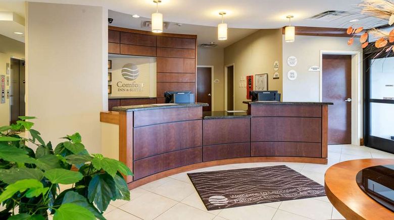 <b>Comfort Inn & Suites Lobby</b>. Images powered by <a href="https://iceportal.shijigroup.com/" title="IcePortal" target="_blank">IcePortal</a>.