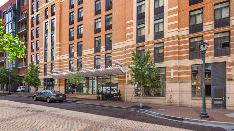 Cambria Hotel Rockville Exterior