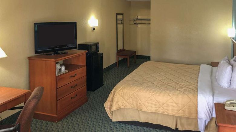 <b>Rodeway Inn Camp Springs Room</b>. Images powered by <a href="https://iceportal.shijigroup.com/" title="IcePortal" target="_blank">IcePortal</a>.