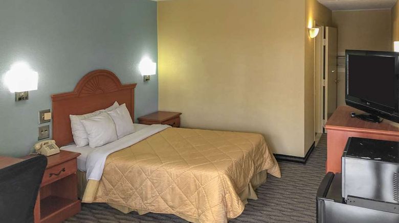 <b>Rodeway Inn Camp Springs Room</b>. Images powered by <a href="https://iceportal.shijigroup.com/" title="IcePortal" target="_blank">IcePortal</a>.