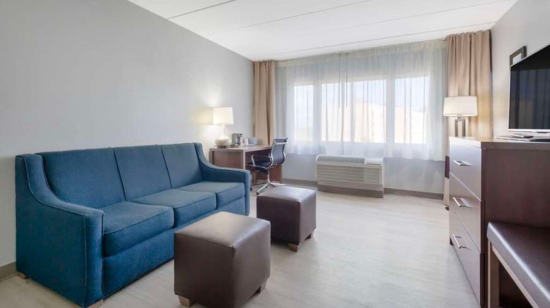 <b>Clarion Hotel & Suites BWI Airport North Suite</b>. Images powered by <a href="https://iceportal.shijigroup.com/" title="IcePortal" target="_blank">IcePortal</a>.