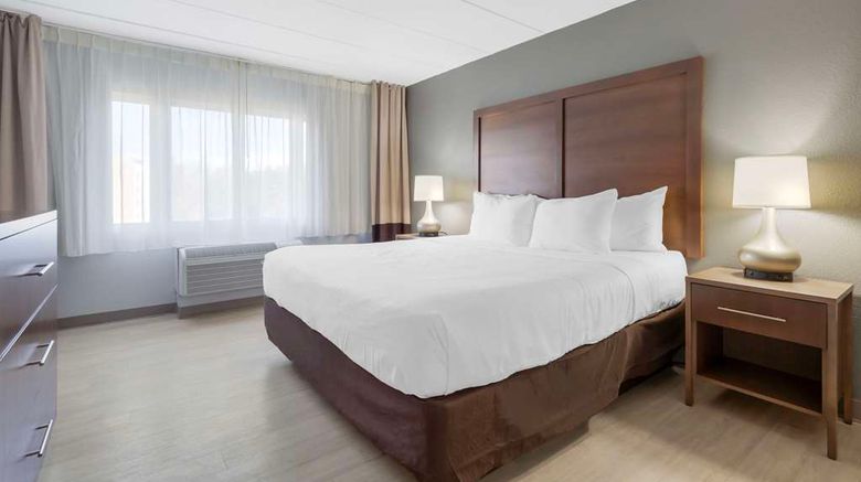 <b>Clarion Hotel & Suites BWI Airport North Suite</b>. Images powered by <a href="https://iceportal.shijigroup.com/" title="IcePortal" target="_blank">IcePortal</a>.