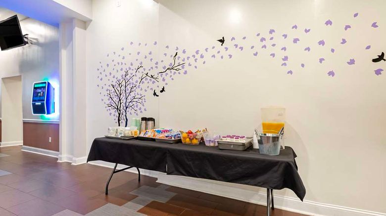 <b>Clarion Hotel & Suites BWI Airport North Restaurant</b>. Images powered by <a href="https://iceportal.shijigroup.com/" title="IcePortal" target="_blank">IcePortal</a>.