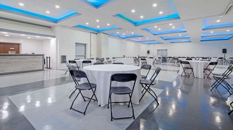 <b>Clarion Hotel & Suites BWI Airport North Meeting</b>. Images powered by <a href="https://iceportal.shijigroup.com/" title="IcePortal" target="_blank">IcePortal</a>.