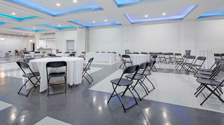 <b>Clarion Hotel & Suites BWI Airport North Meeting</b>. Images powered by <a href="https://iceportal.shijigroup.com/" title="IcePortal" target="_blank">IcePortal</a>.