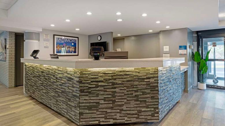 <b>Clarion Hotel & Suites BWI Airport North Lobby</b>. Images powered by <a href="https://iceportal.shijigroup.com/" title="IcePortal" target="_blank">IcePortal</a>.