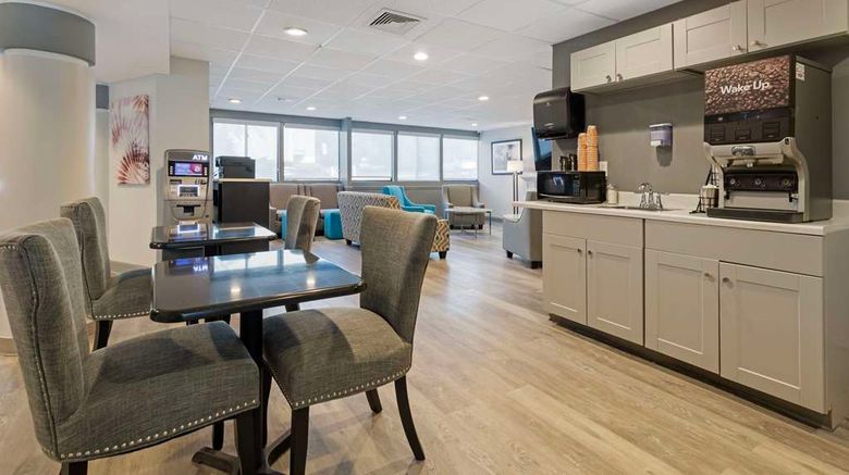 <b>Clarion Hotel & Suites BWI Airport North Lobby</b>. Images powered by <a href="https://iceportal.shijigroup.com/" title="IcePortal" target="_blank">IcePortal</a>.